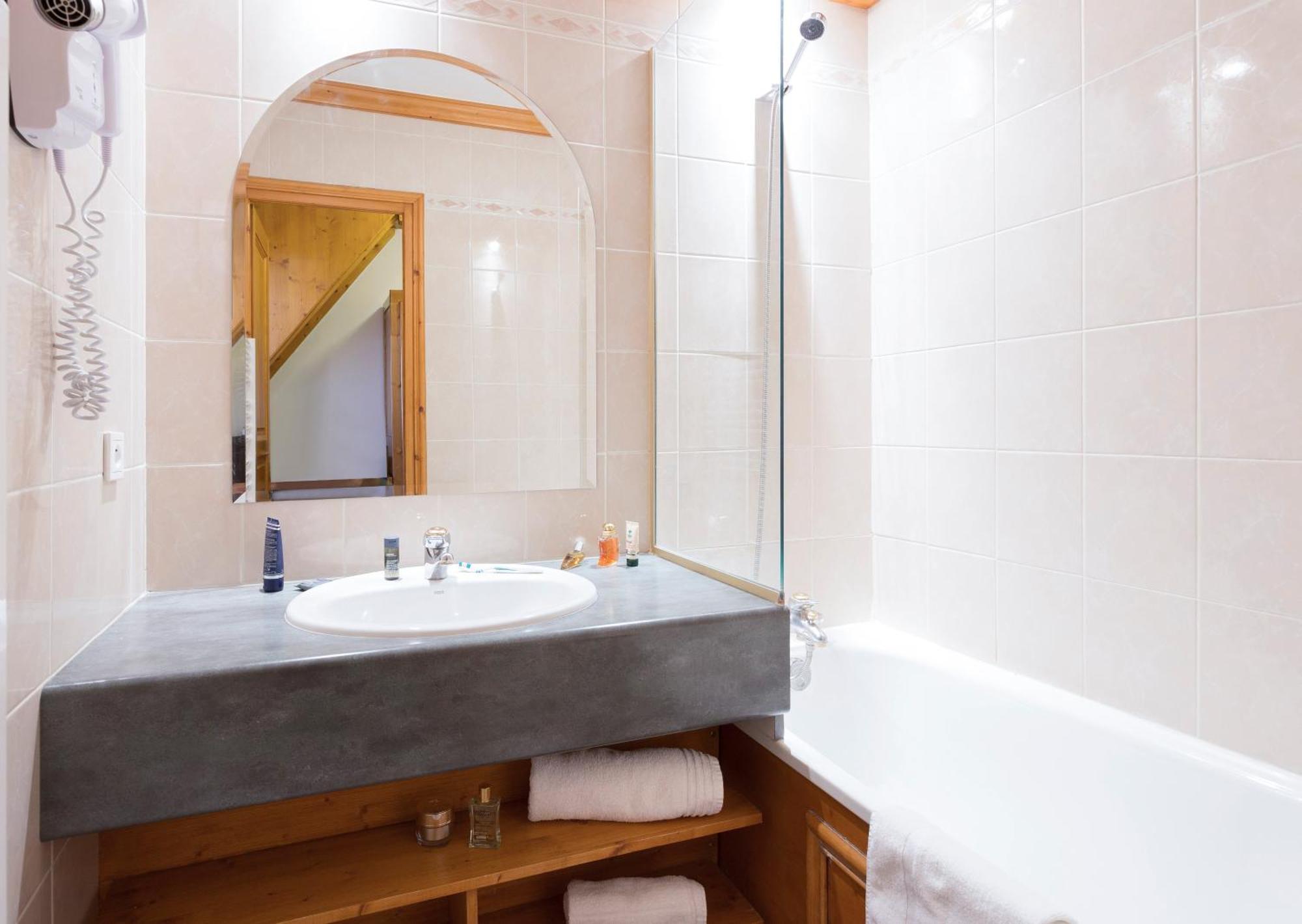 Hotel Club Mmv Le Val Cenis *** Lanslebourg-Mont-Cenis Dış mekan fotoğraf
